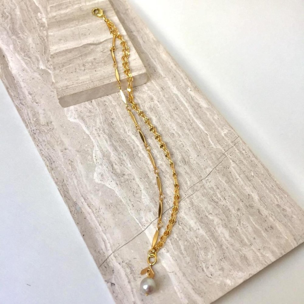 Three gold chains Bracelet w/ Pearl Dangle - Picture 5 of 5